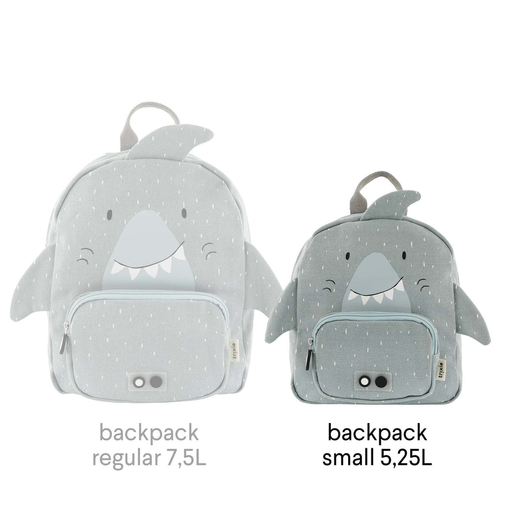5. Size chart for grey shark-themed backpacks showing regular and small sizes