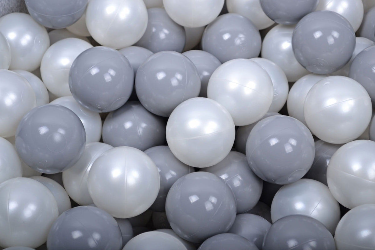 2. Close-up of MeowBaby gray and white pearl ball pit balls, 7cm diameter, shiny and flexible, suitable for children's play and sensory integration therapy, CE certified, non-toxic and odorless plastic.