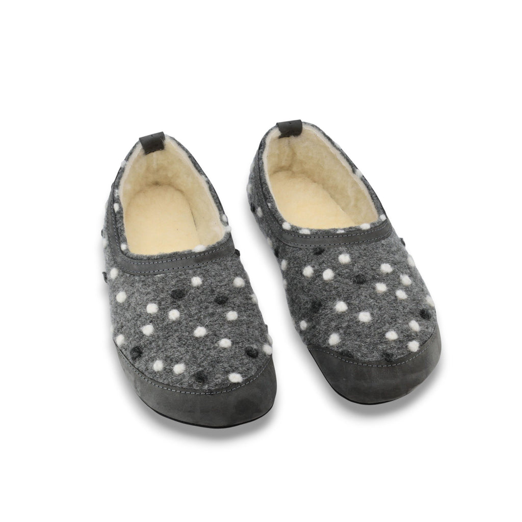 2. Pair of grey wool slippers with white dots and lambswool lining, front view on white background