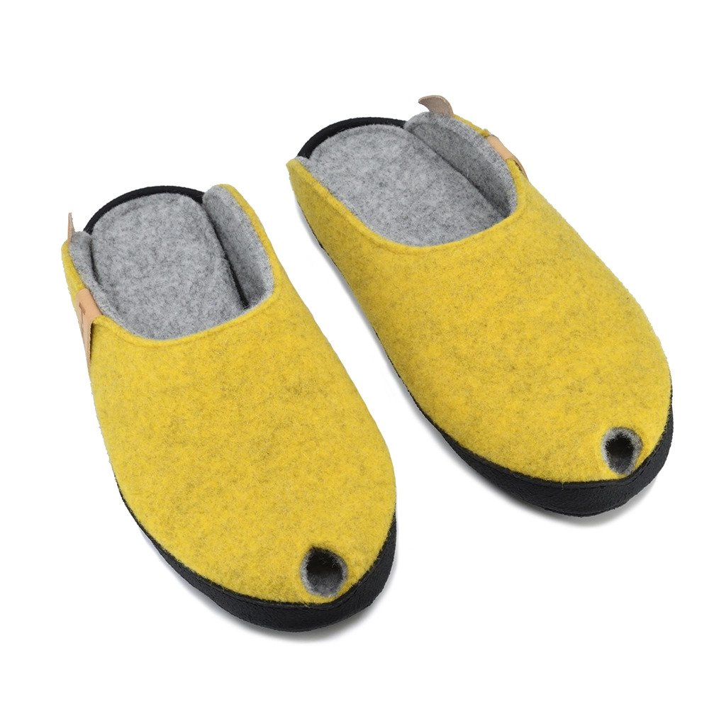 2. Top view of Omaking TOKU Brussels Slippers in yellow, showcasing natural lambswool felt and PU-coated sole