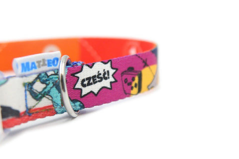 3. Close-up of Matteo collar with colorful print and stainless steel D-ring