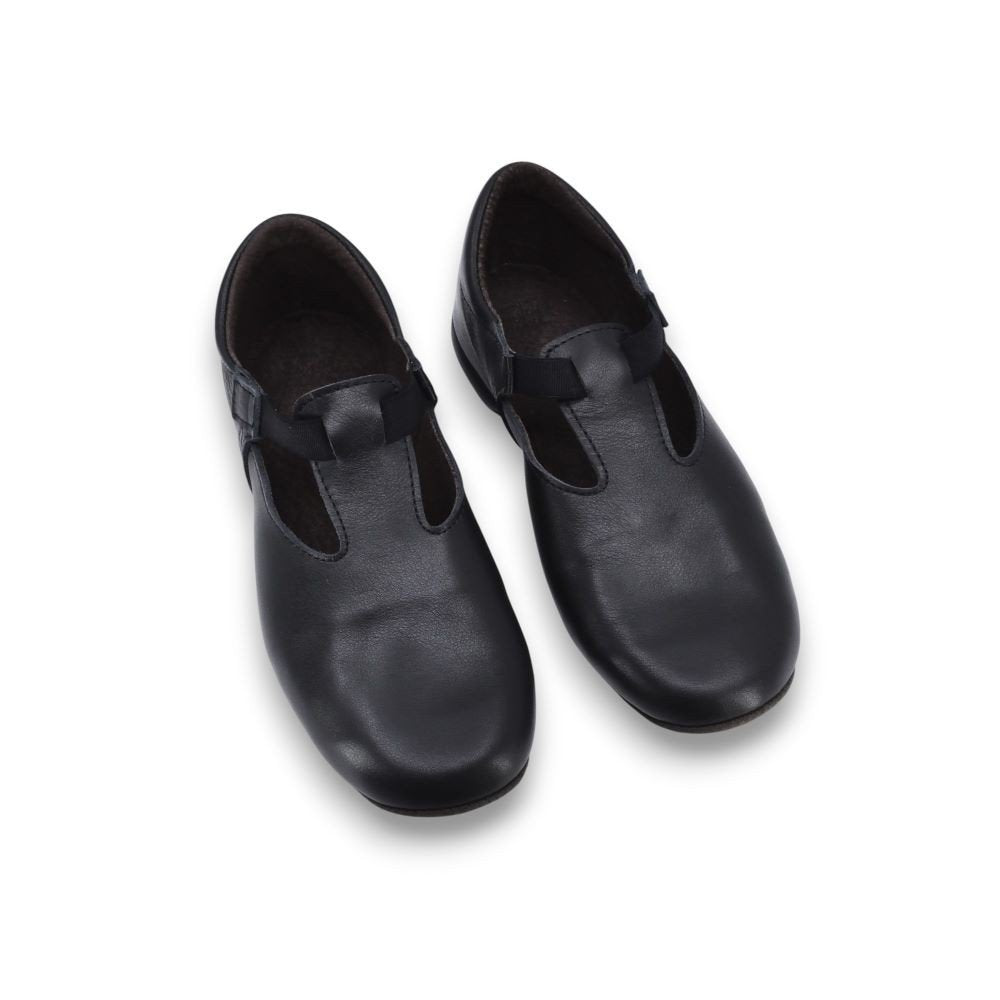 6. Top view of OmaKing Kergatsi black dance shoes showing pair with leather finish