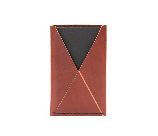 4. Studio shot of RR slim card holder in light brown leather, front view