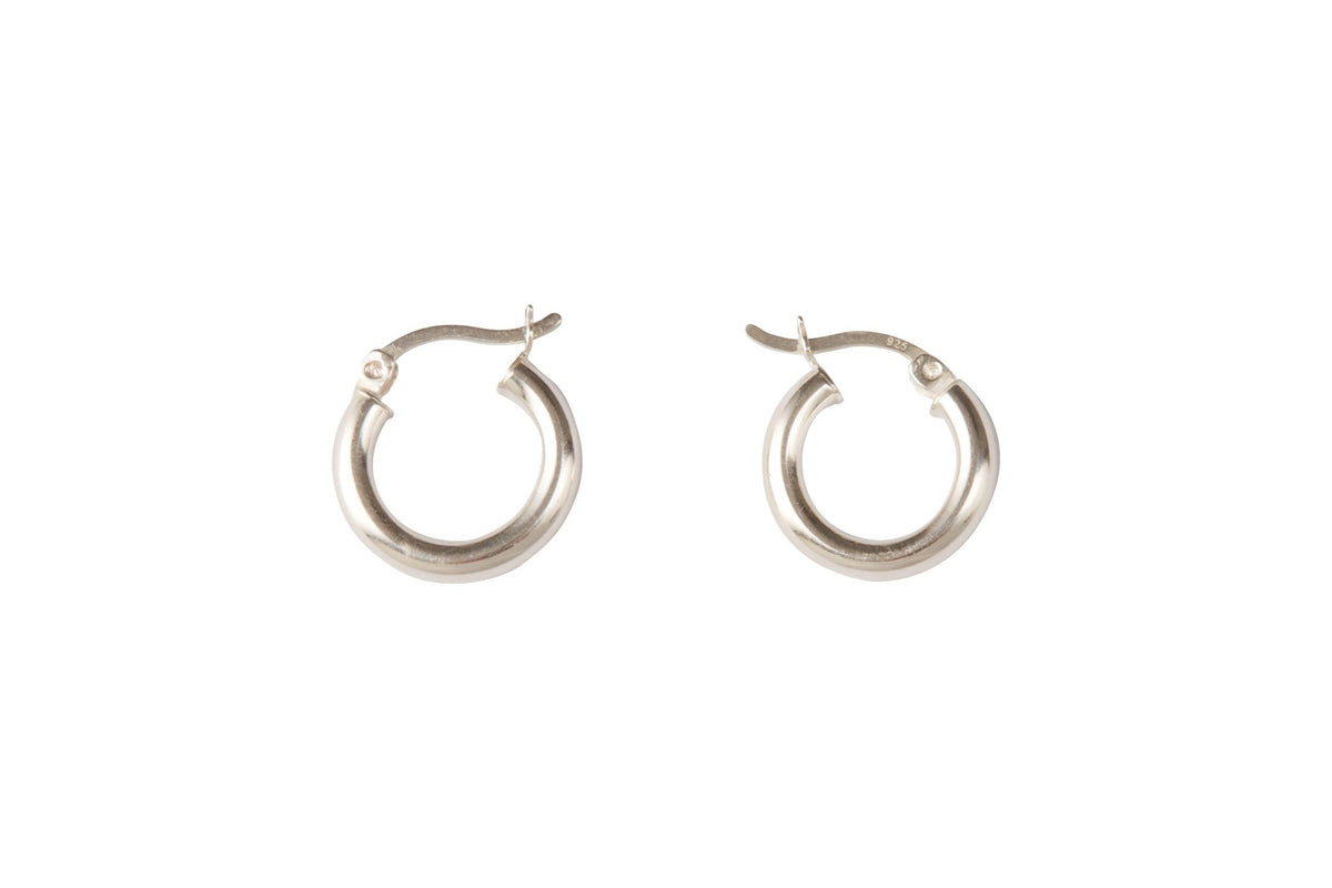 3. Studio image of Lisa Kroeber Jewellery silver Mix&Match HOOPS, featuring versatile 925 silver design