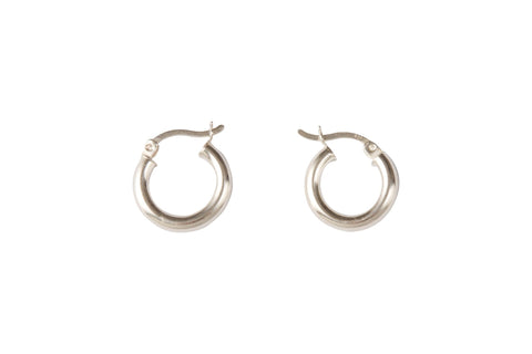 3. Studio image of Lisa Kroeber Jewellery silver Mix&Match HOOPS, featuring versatile 925 silver design