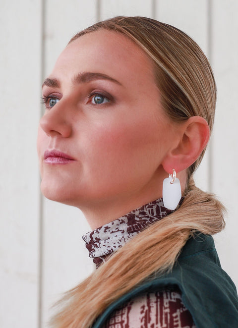 2. Woman wearing Lisa Kroeber Jewellery Earrings Mix&Match PLATES in green, styled with a black outfit