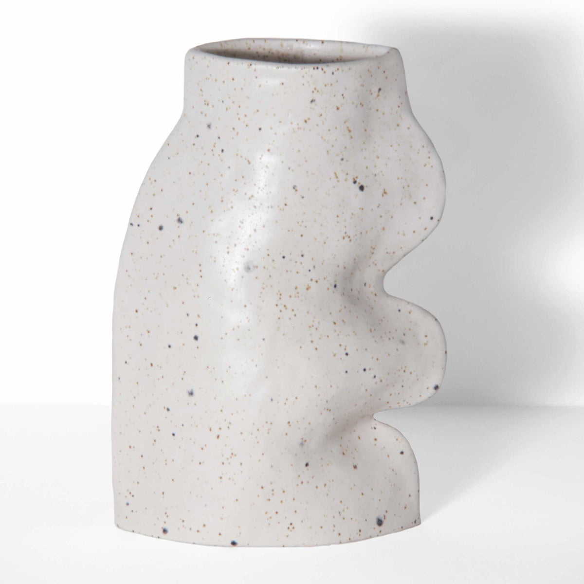 4. Studio shot of the Fluxo Ceramic Vase in white by 5mm Paper, highlighting its handcrafted flowing design