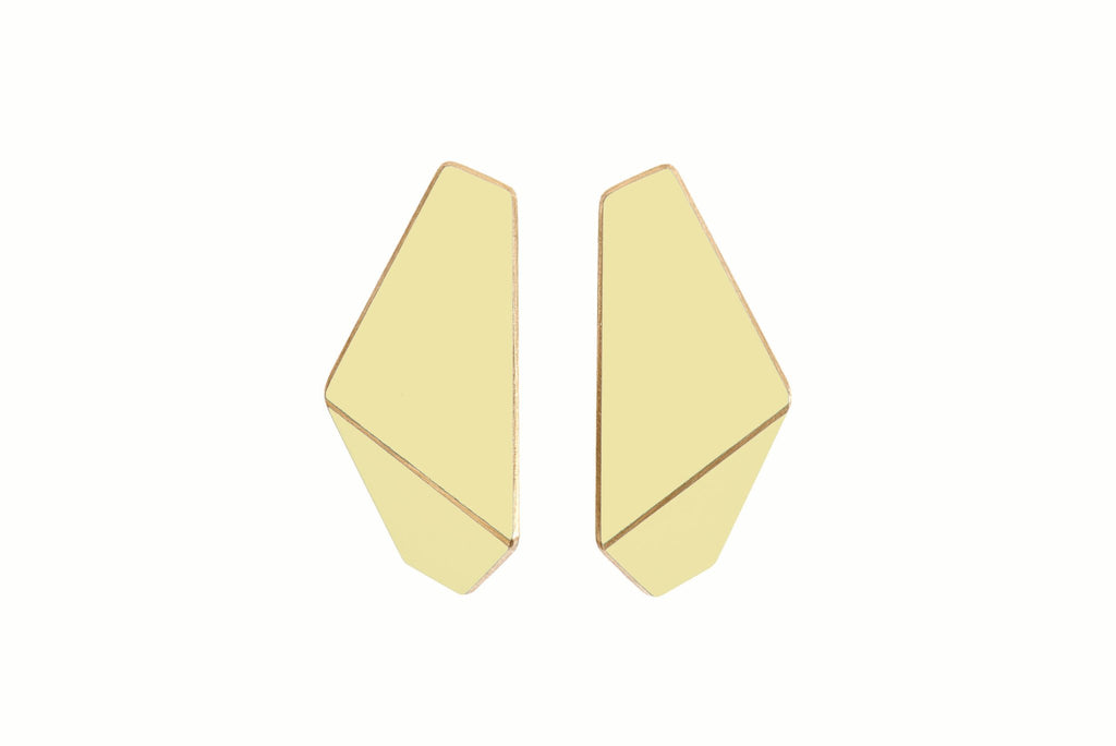 17. Lisa Kroeber Jewellery Folded Slim Earrings in gold, studio shot