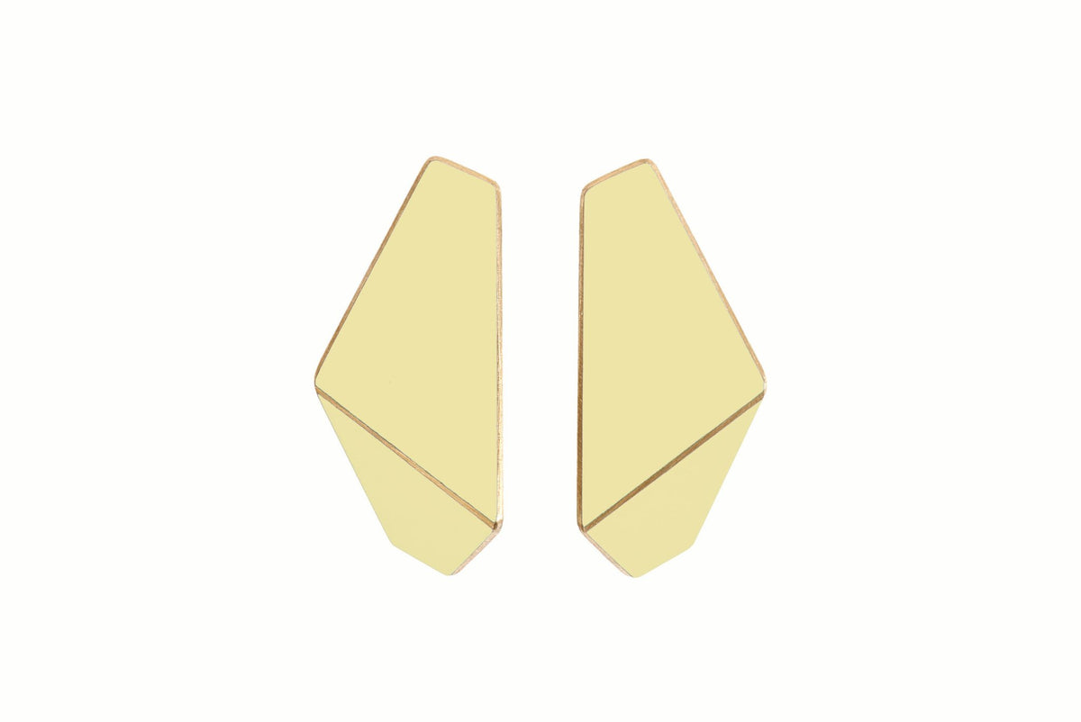 17. Lisa Kroeber Jewellery Folded Slim Earrings in gold, studio shot
