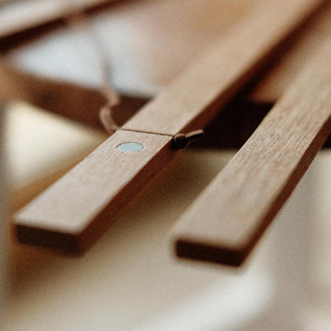 3. Detail of Terra Mamma oak wood frame showing magnetic connector and smooth finish