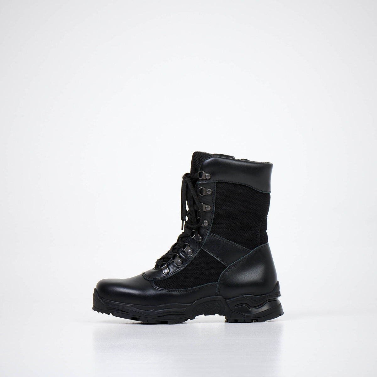 7. Black Samelin 590 Desert Boots with Zipper, side view in studio, highlighting water-repellent materials and tactical design
