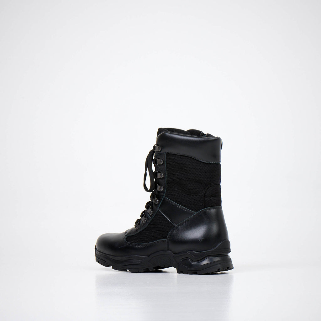 2. Side view of black Samelin 590 Desert Boots with Zipper, showcasing water-repellent leather and textile upper