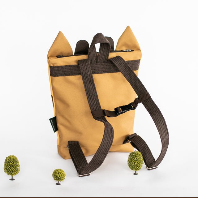 7. Back view of Muni giraffe backpack, showing adjustable shoulder and chest straps