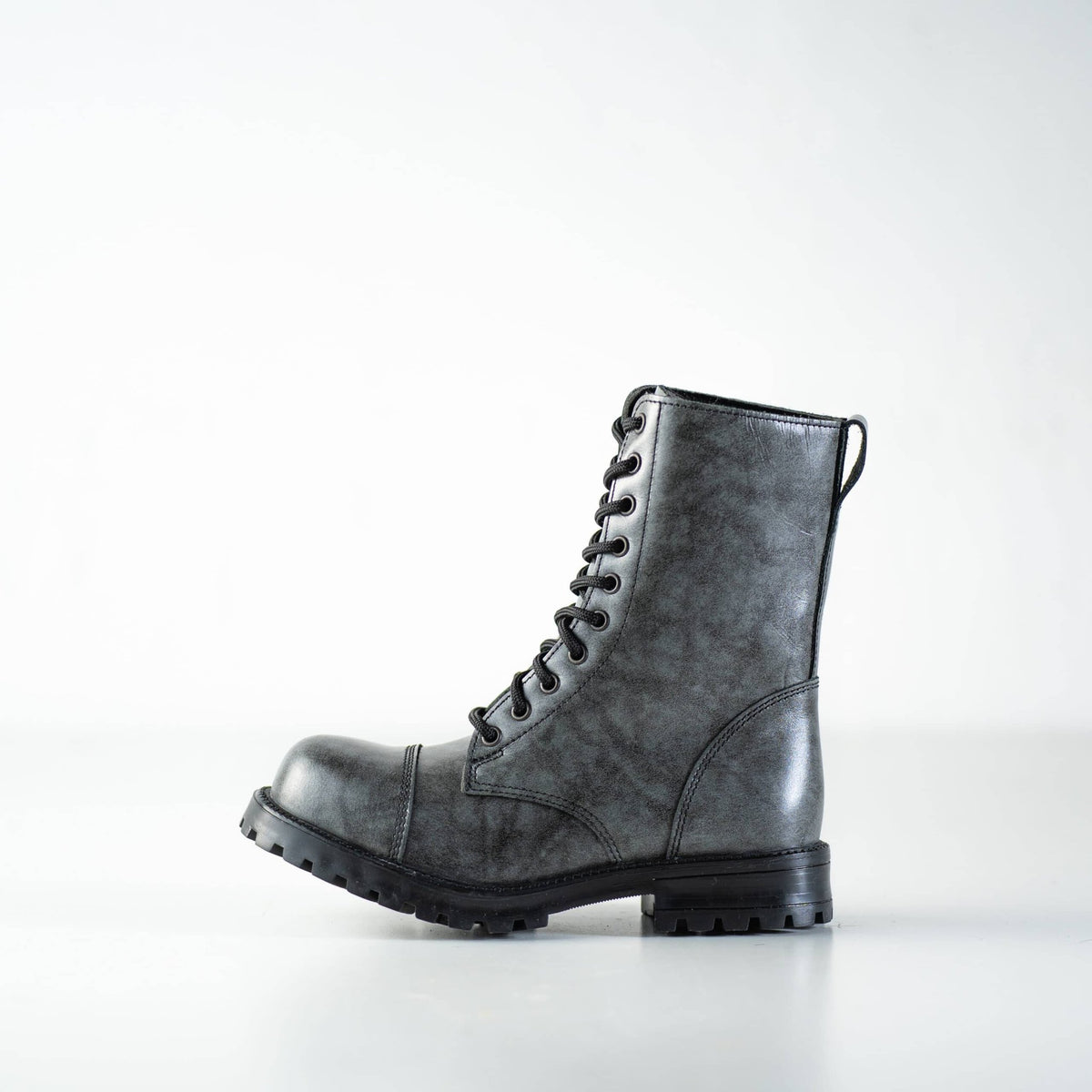 6. Side profile of Samelin 511 Gray boots in studio, featuring water-repellent leather and TR-rubber outsole