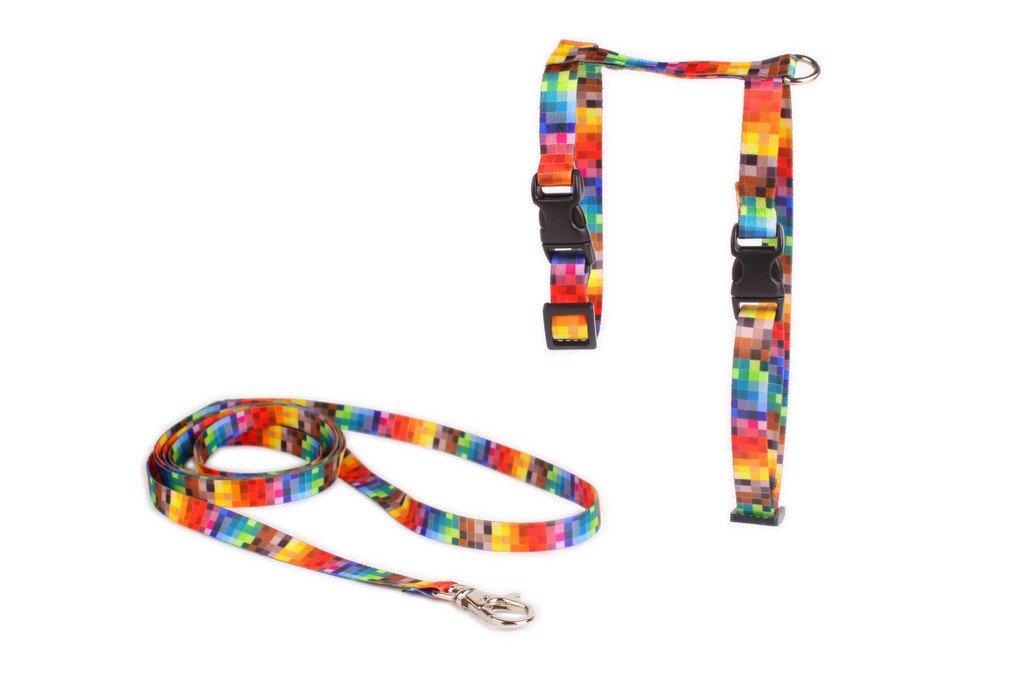 2. Colorful pixel-patterned cat harness and 120cm leash set by Matteo, featuring soft material and black buckles, displayed on a white background