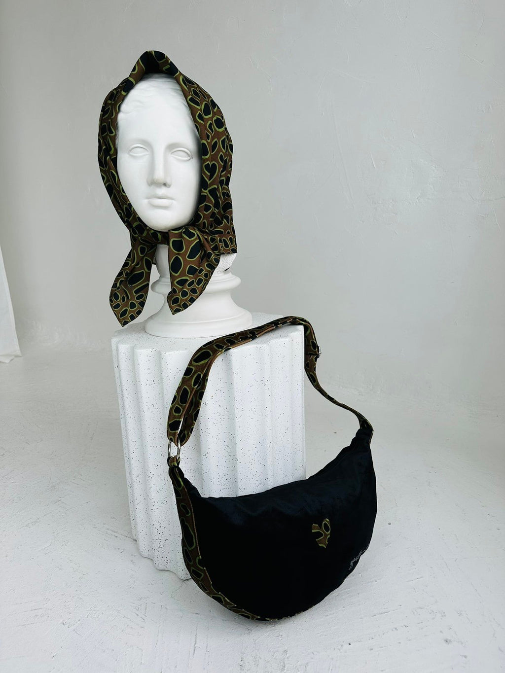 2. Garbanota Hobo Bag - Leopard Heart displayed with matching scarf on mannequin, highlighting artistic design