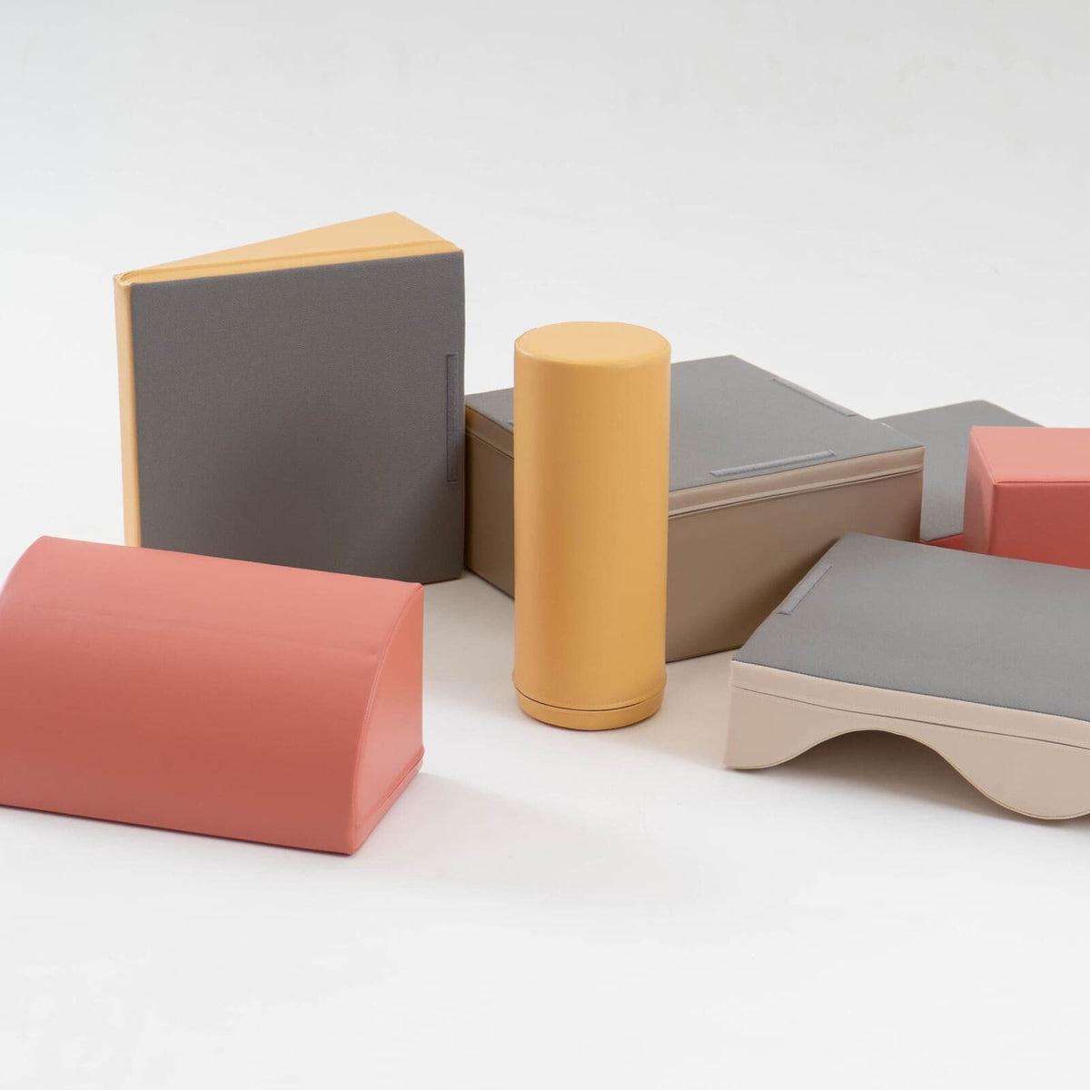 4. Flat lay of IGLU Discoverer 7-piece pastel pink foam block set showing various block shapes and colors