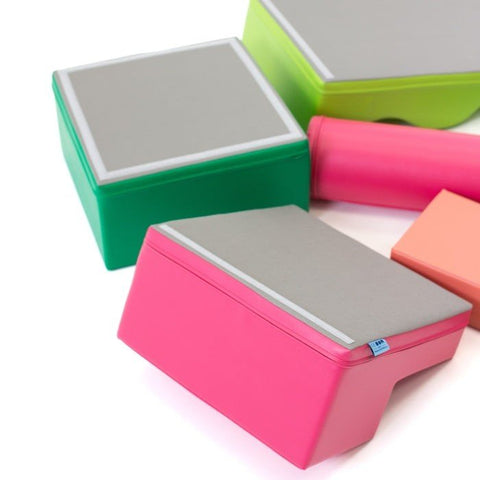 5. Close-up of IGLU Explorer foam blocks in pink and green with gray non-skid surfaces