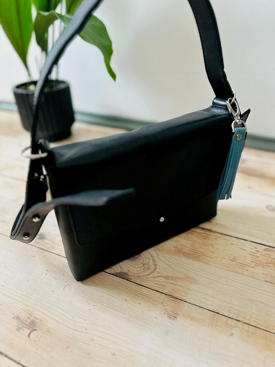 6. Studio shot of eleriinseim KOKUKA crossbody leather bag in black with tassel detail