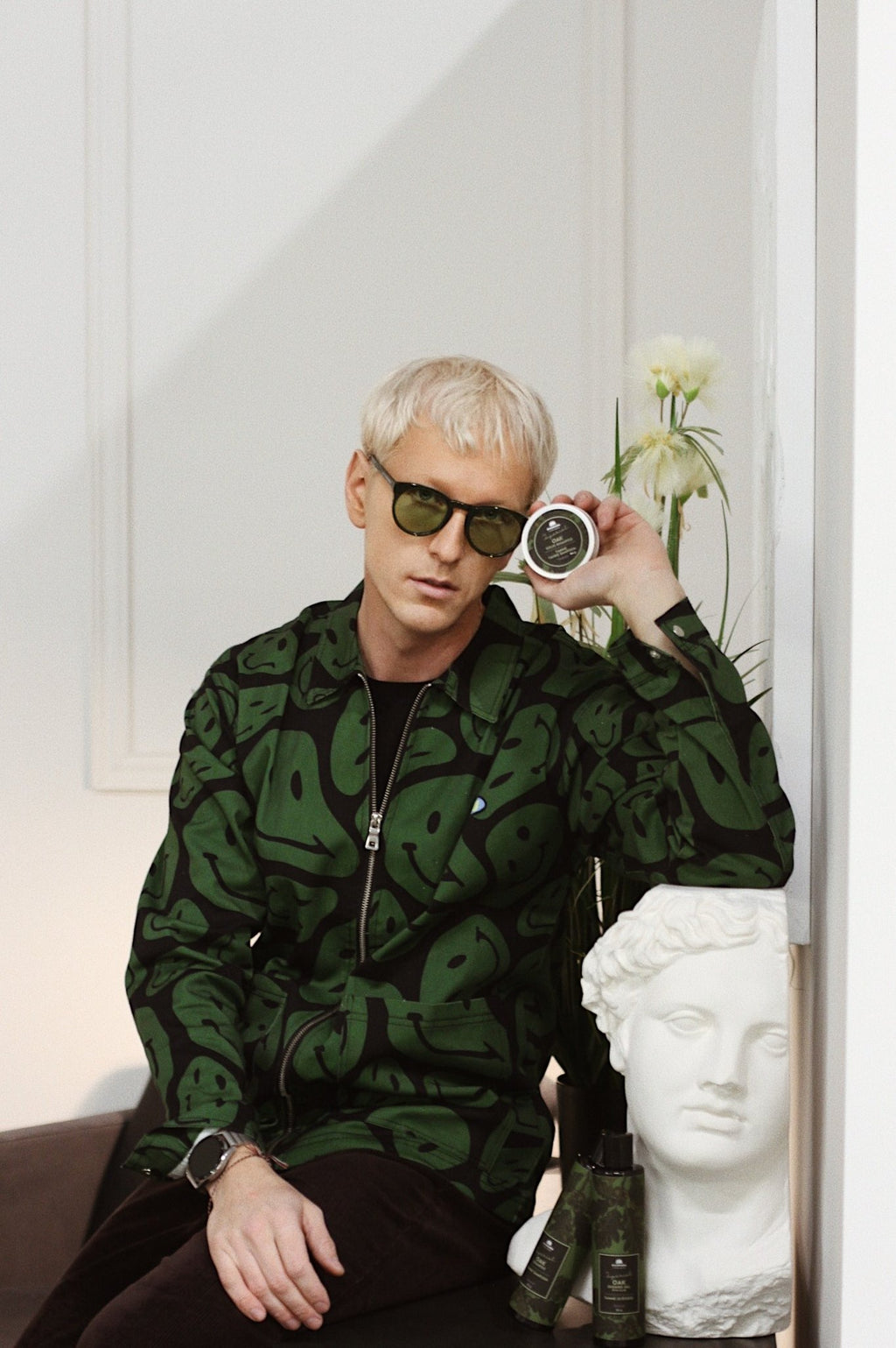 1. Magrada Organic Cosmetics Solid Oak Shampoo 'Imperial' for men, shown with packaging on a wooden surface