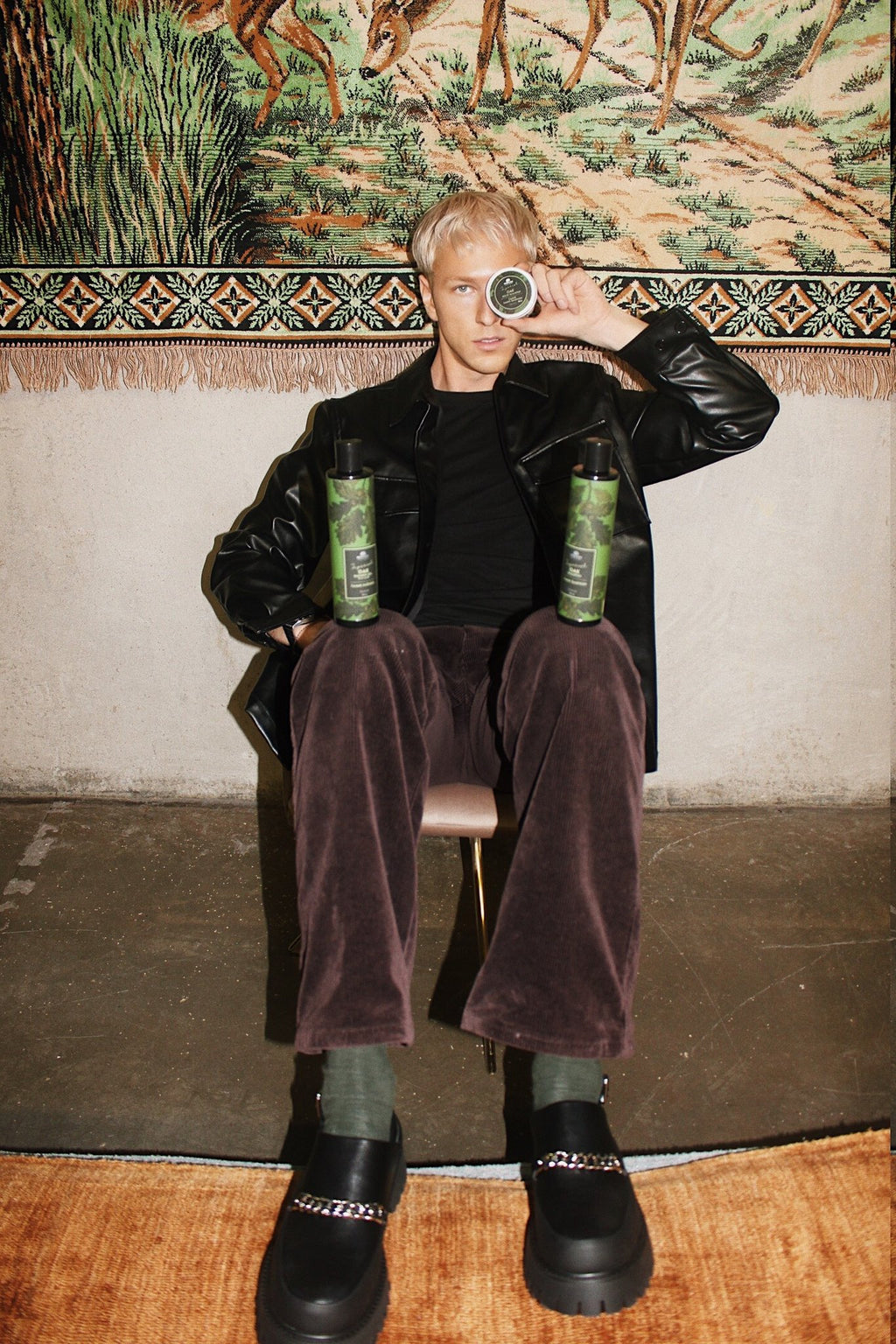 3. Magrada Oak Shampoo 'Imperial' and solid shampoo displayed on stone, emphasizing product range