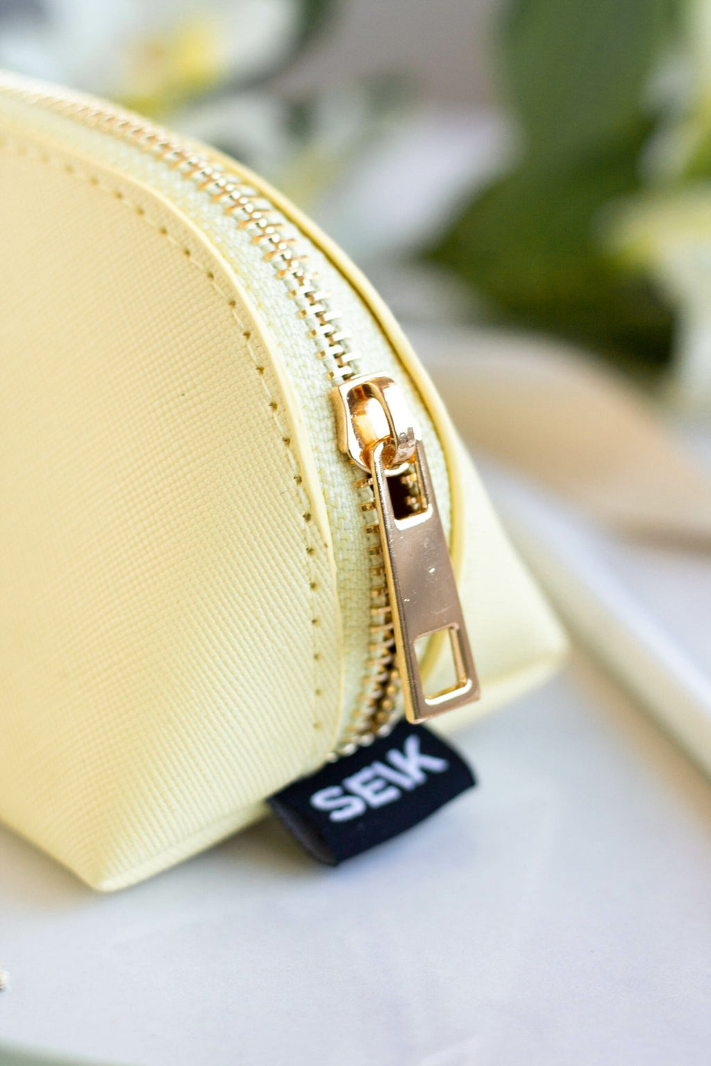 4. Close-up of SEIK Pencil Case Sunshine in yellow, highlighting gold zipper and SEIK branding