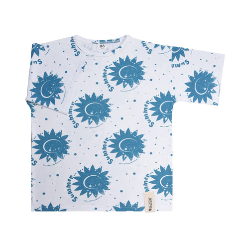 4. Flat lay of kids' white T-shirt with blue sun prints and 'Summere' text, made from 100% OEKO-TEX cotton by Zezuzulla, showcasing playful design and soft material