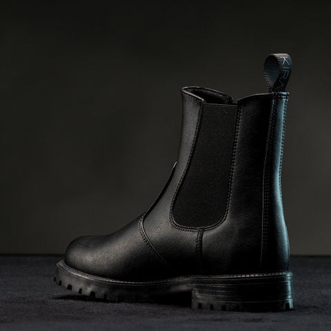 4. Studio image of KIRA 3.0 Chelsea Boots in black, highlighting back view and pull tab