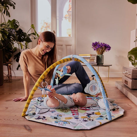 4. Woman smiling at baby playing on Kinderkraft Smartplay Sea playmat in cozy living room