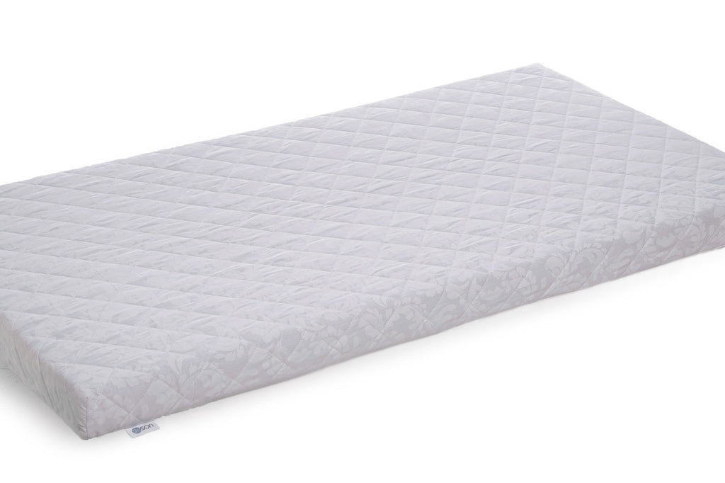 3. Side view of KOTTO Dreemsy crib mattress showing quilted jacquard cover