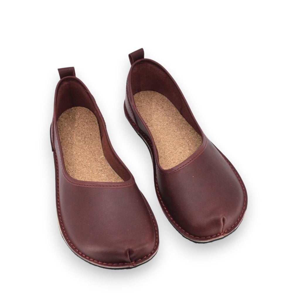 2. Top view of Kuutsid Shoes Wide in Bordoo, featuring natural cork insole and wide toe design for comfort