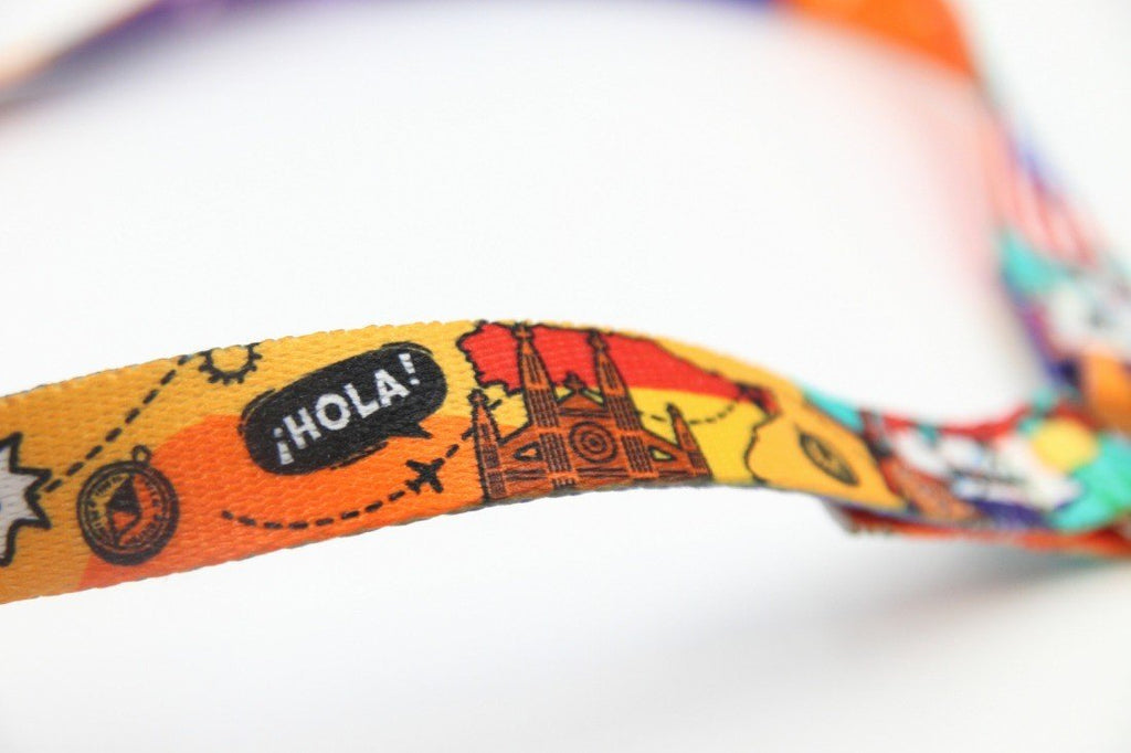 4. Close-up of Matteo leash splitter with Spanish-themed print and '¡HOLA!' text