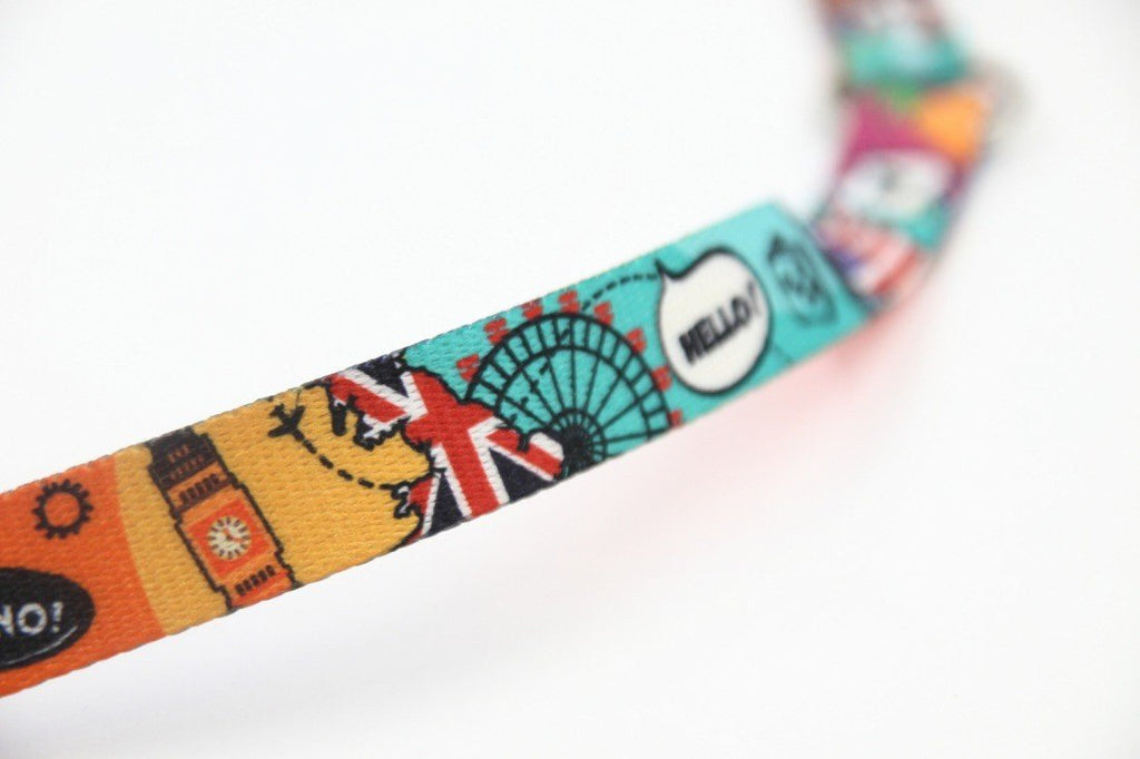3. Close-up of Matteo travel leash with Big Ben and Union Jack pattern