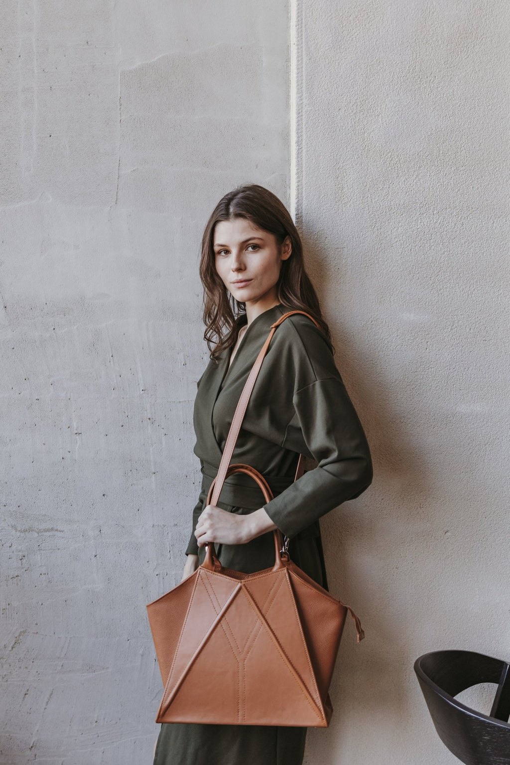 9. Close-up of Gerda Retter Design Leather Handbag Nova in dark brown, highlighting the geometric pattern