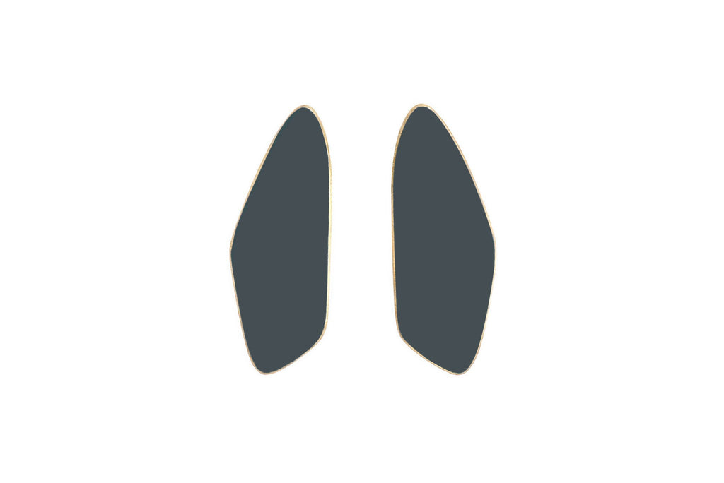 3. Lisa Kroeber Jewellery Leaves Small Earrings in dark gray, organic shape design