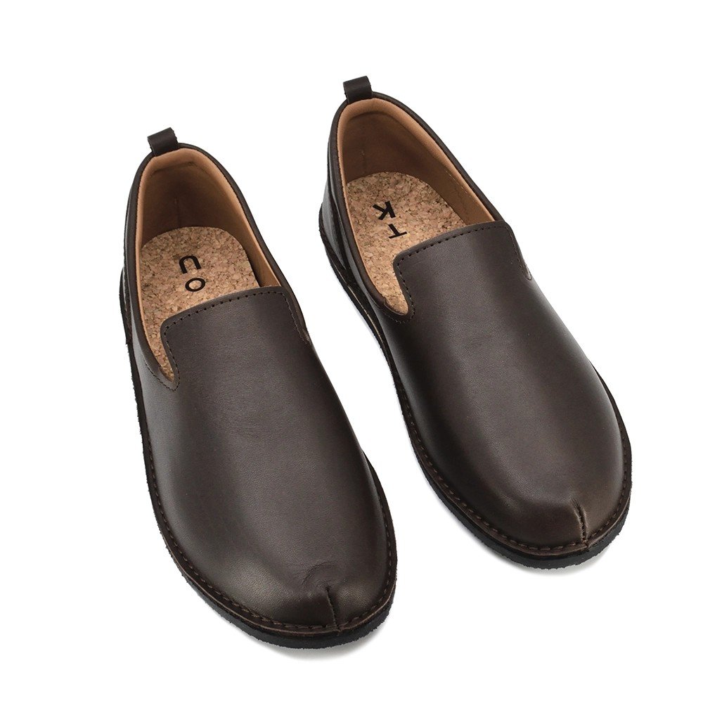 2. Top view of Omaking TOKU London Classic Shoes in dark brown, highlighting soft leather upper and natural cork insole