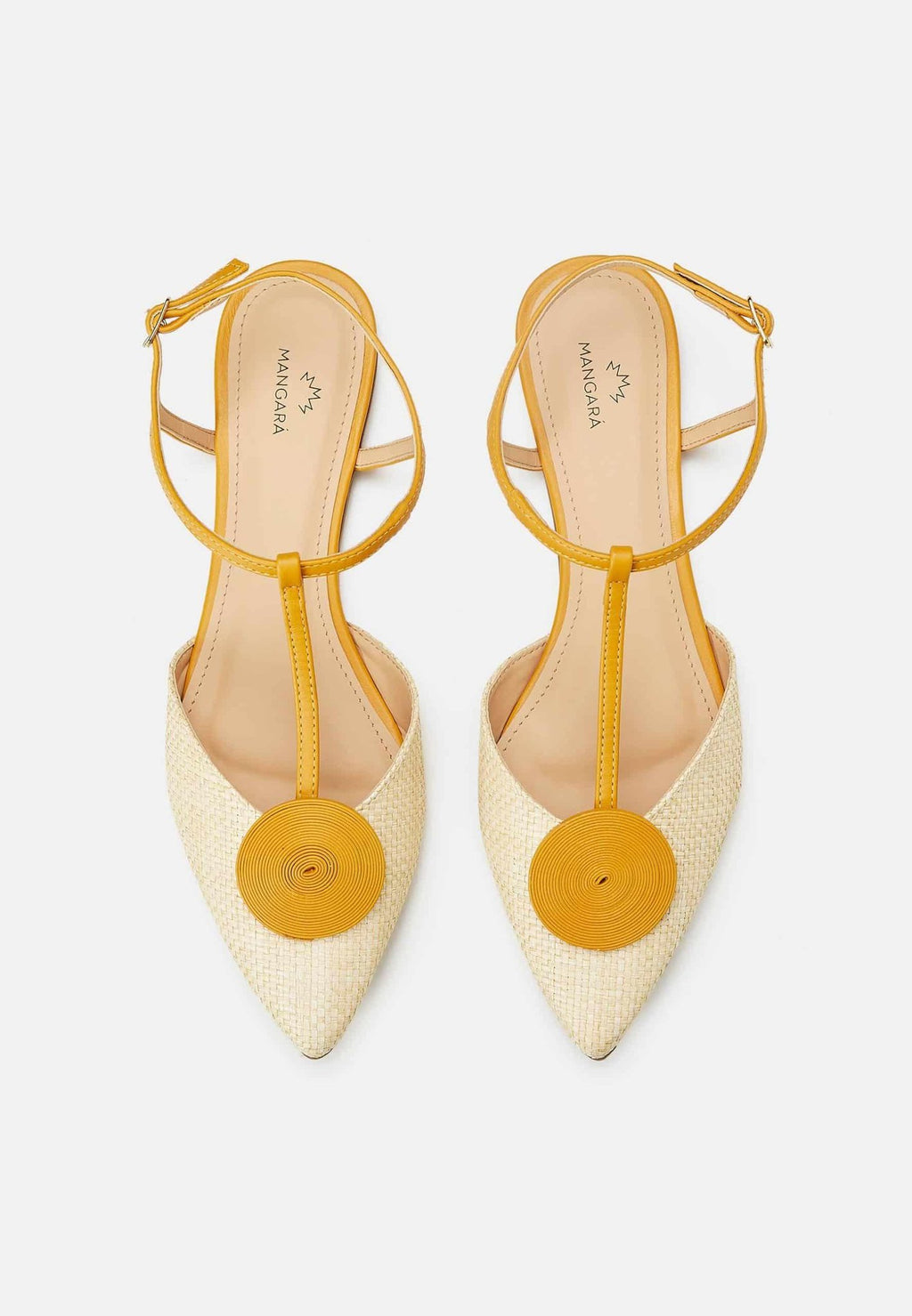 7. Top view of Mangará Acerola women's sandals in natural color with yellow accents, showing pointed toe