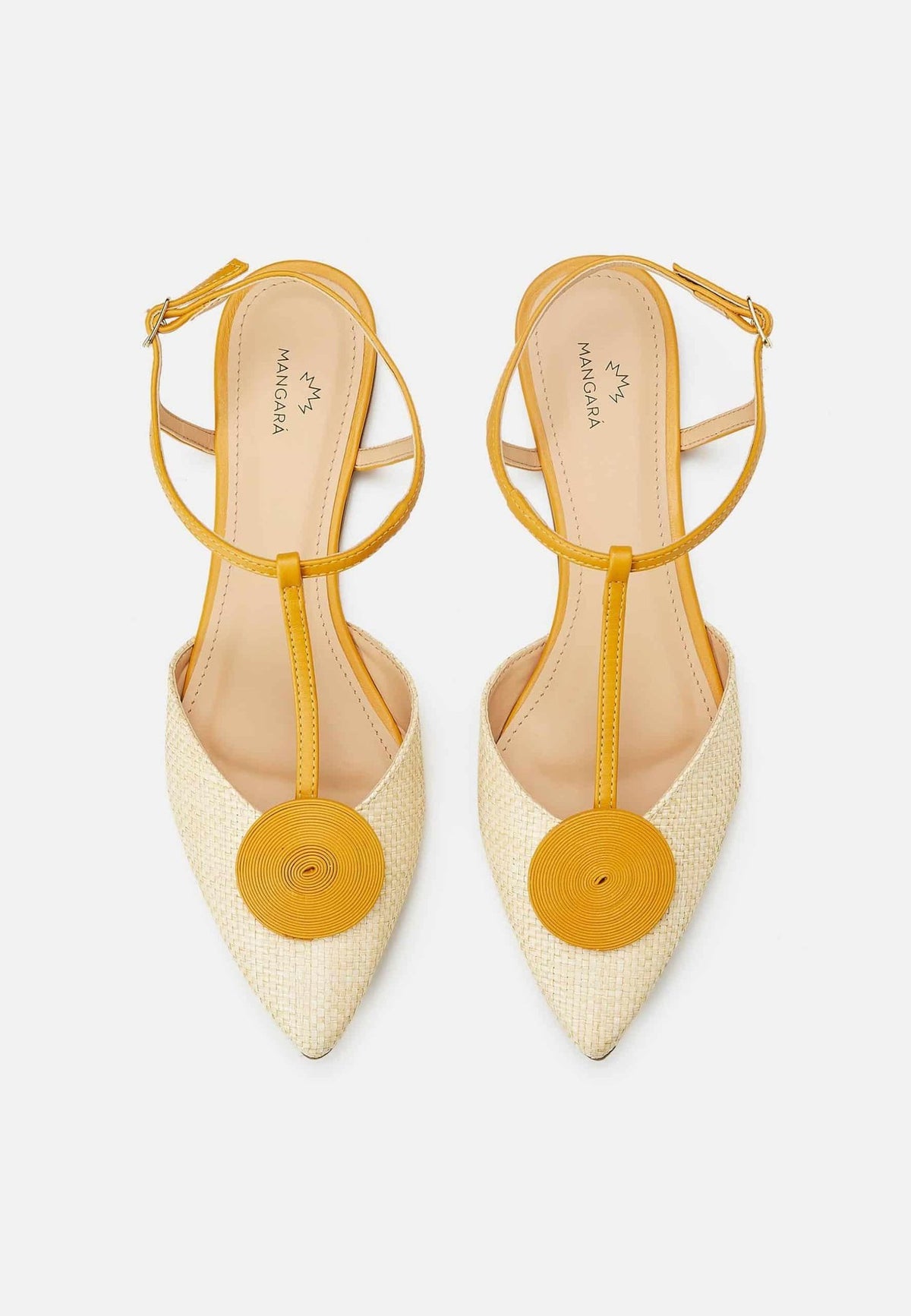 7. Top view of Mangará Acerola women's sandals in natural color with yellow accents, showing pointed toe