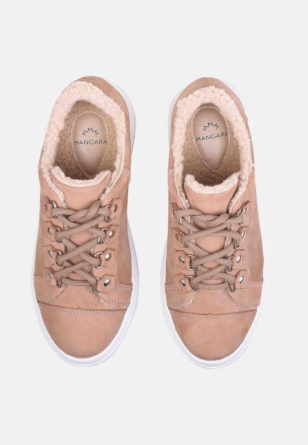 3. Top view of women's Mangará Araucaria warm sneakers in beige, highlighting soft textile lining and lace-up design