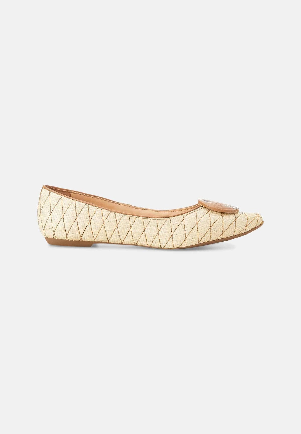 8. Studio shot of Mangará Coroba Ballerinas in raffia fabric with leather upper, side view