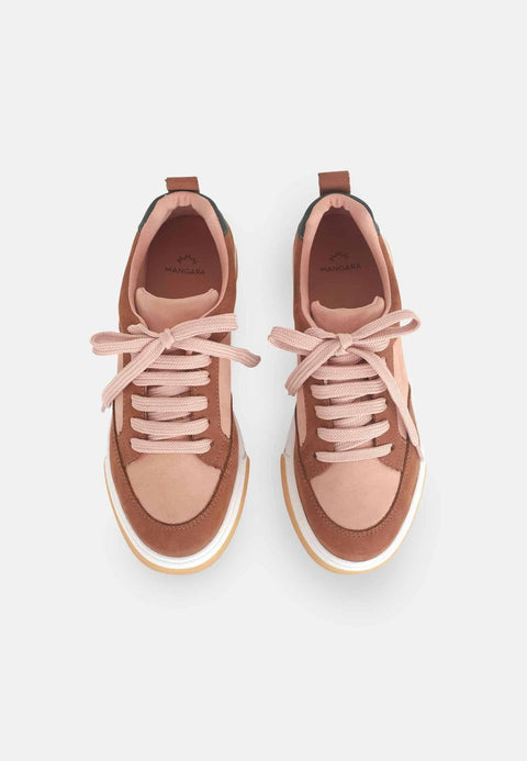4. Top view of women's Mangará Andira sneakers in beige, brown, and orange, highlighting lace-up design