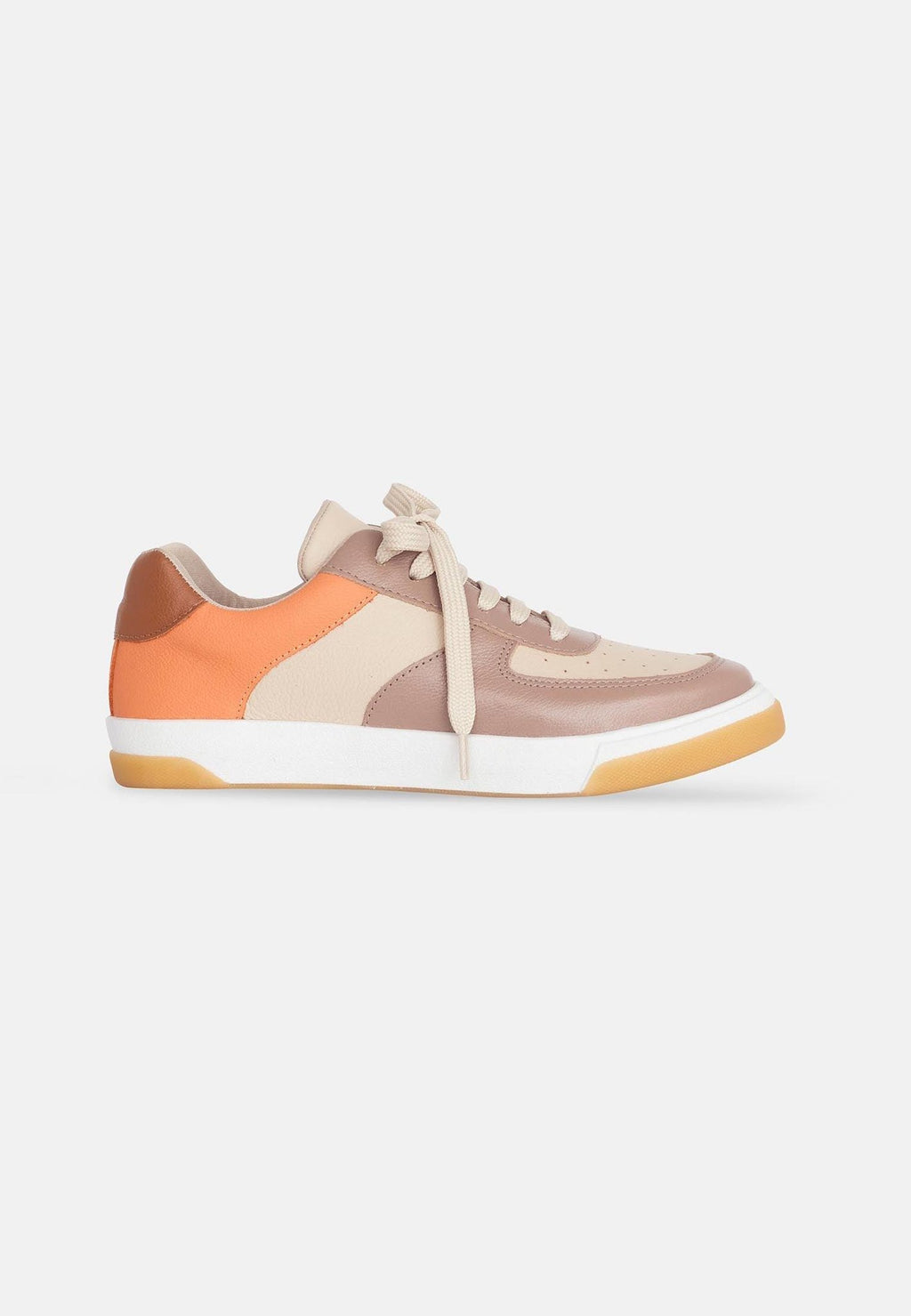 6. Side view of women's Mangará Andira sneakers in beige, brown, and orange, highlighting rubber outsole