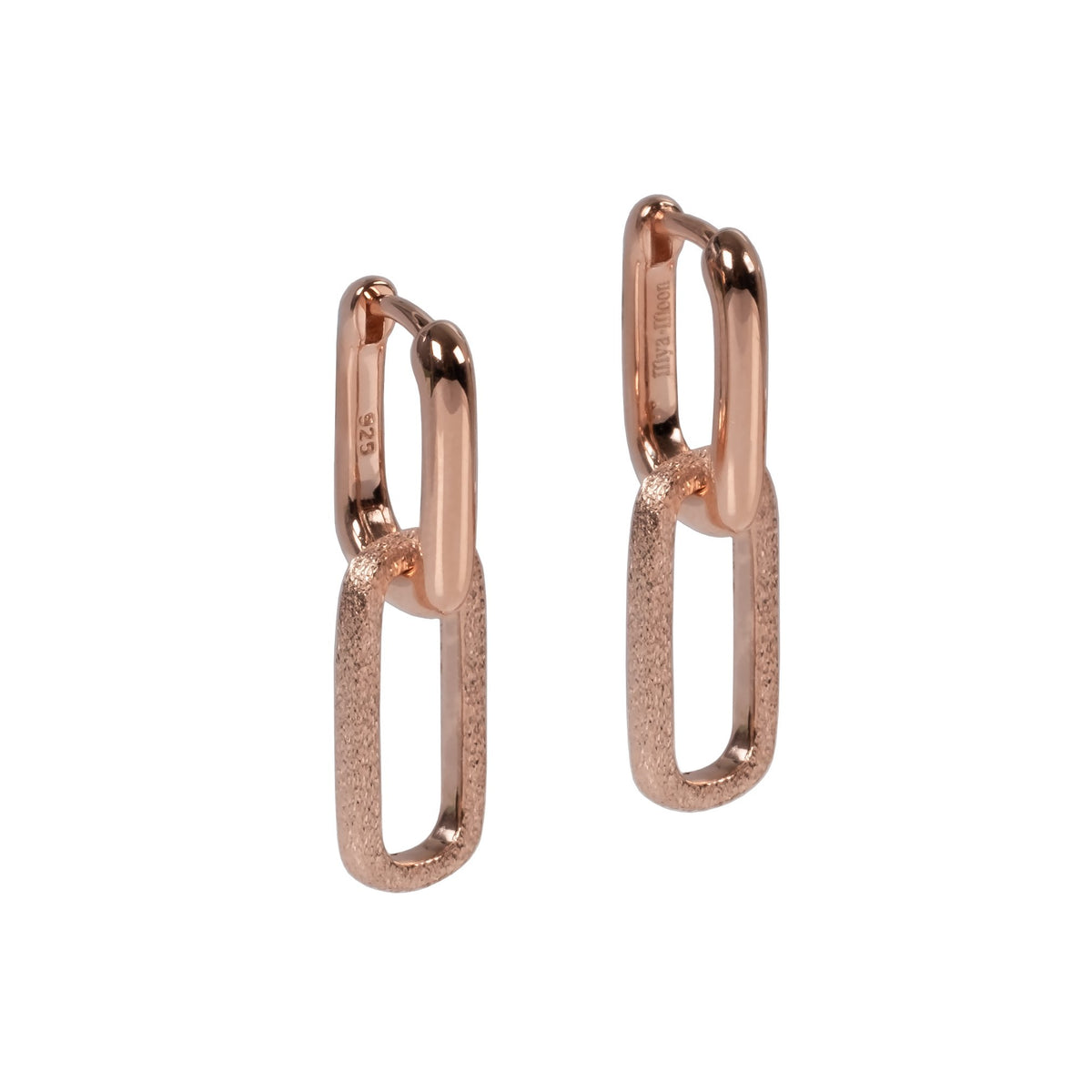 3. MyaMoon Metropolitan Earrings in rose gold plating, highlighting the elegant 27 mm length and Nordic minimalism