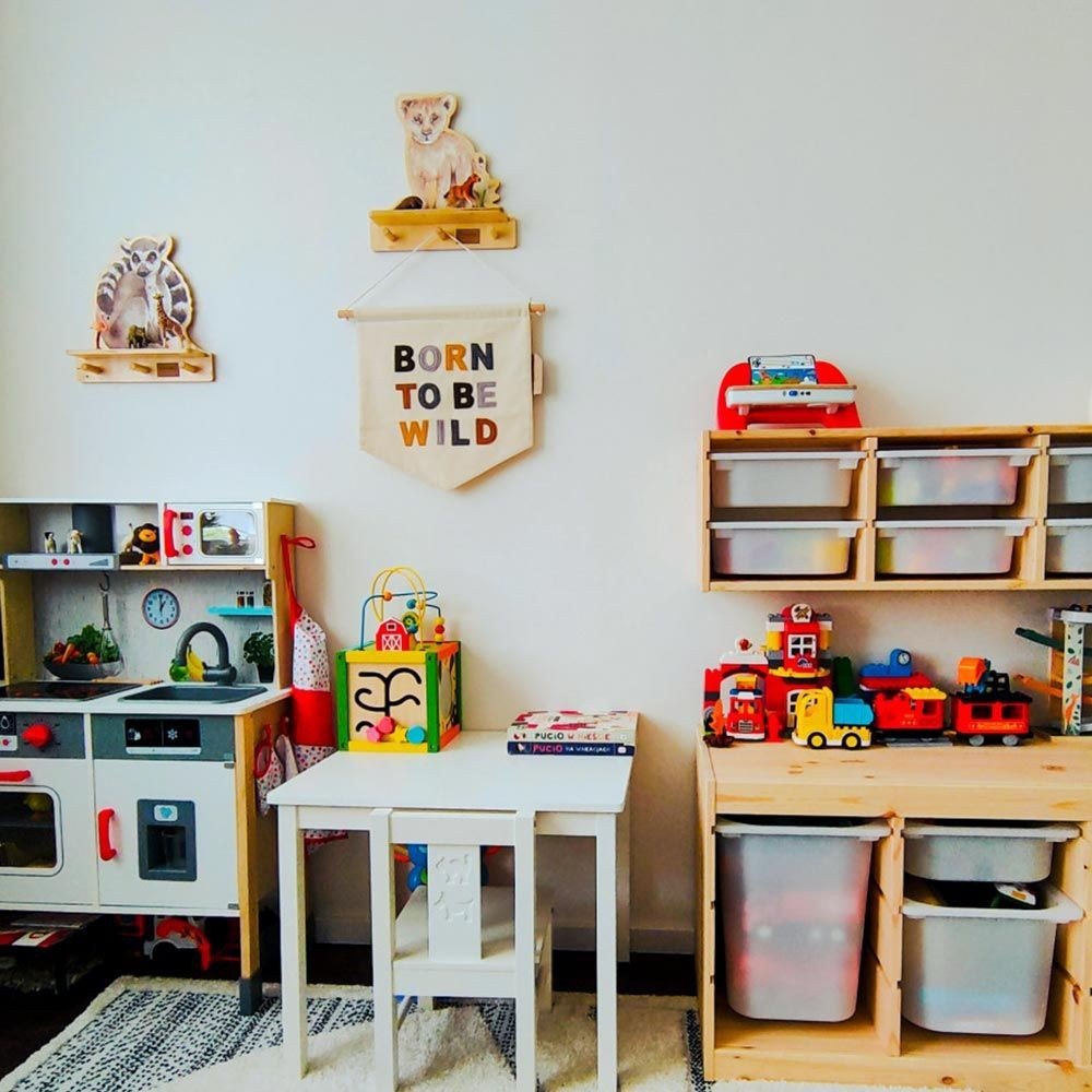 1. Children's room with Dekornik mini wall shelf featuring lion design, mounted above a play area with toys and storage