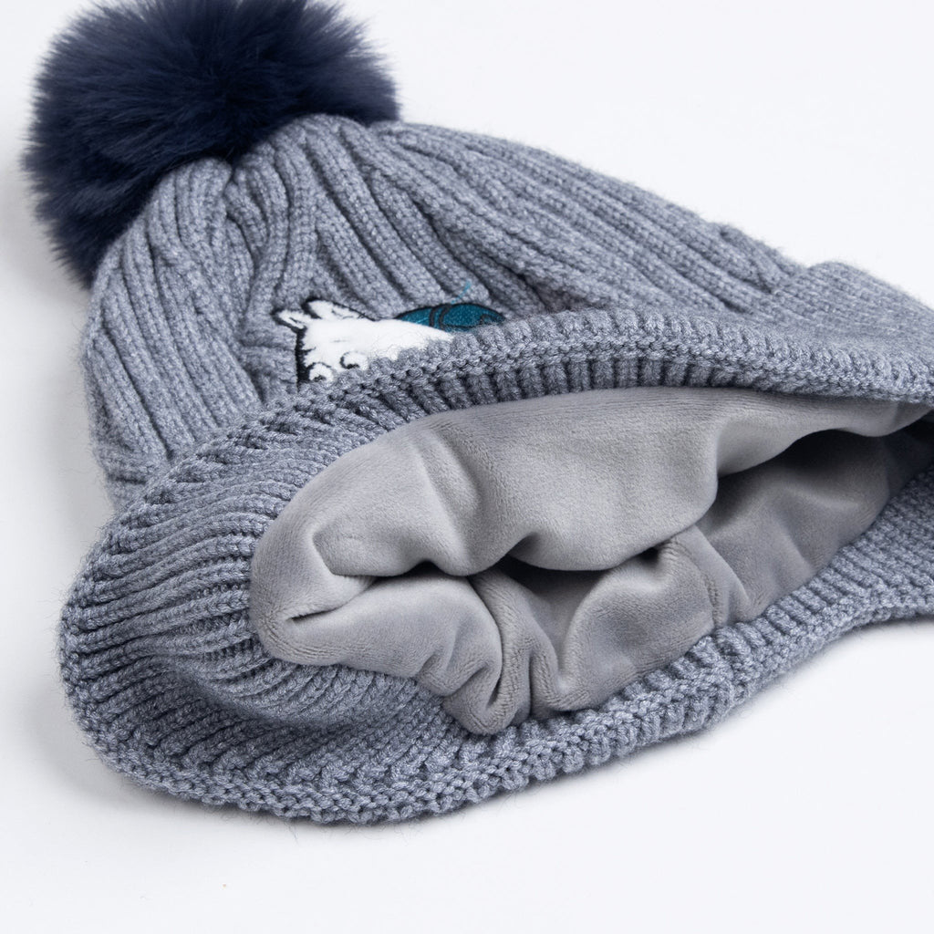 3. Close-up of inside fleece lining of kids' grey Moomintroll beanie, showing soft material and ribbed knit exterior