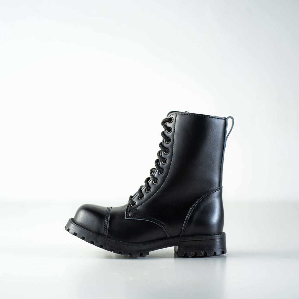 7. Side profile of Samelin 511 Black boots in studio, featuring water-repellent leather and robust design