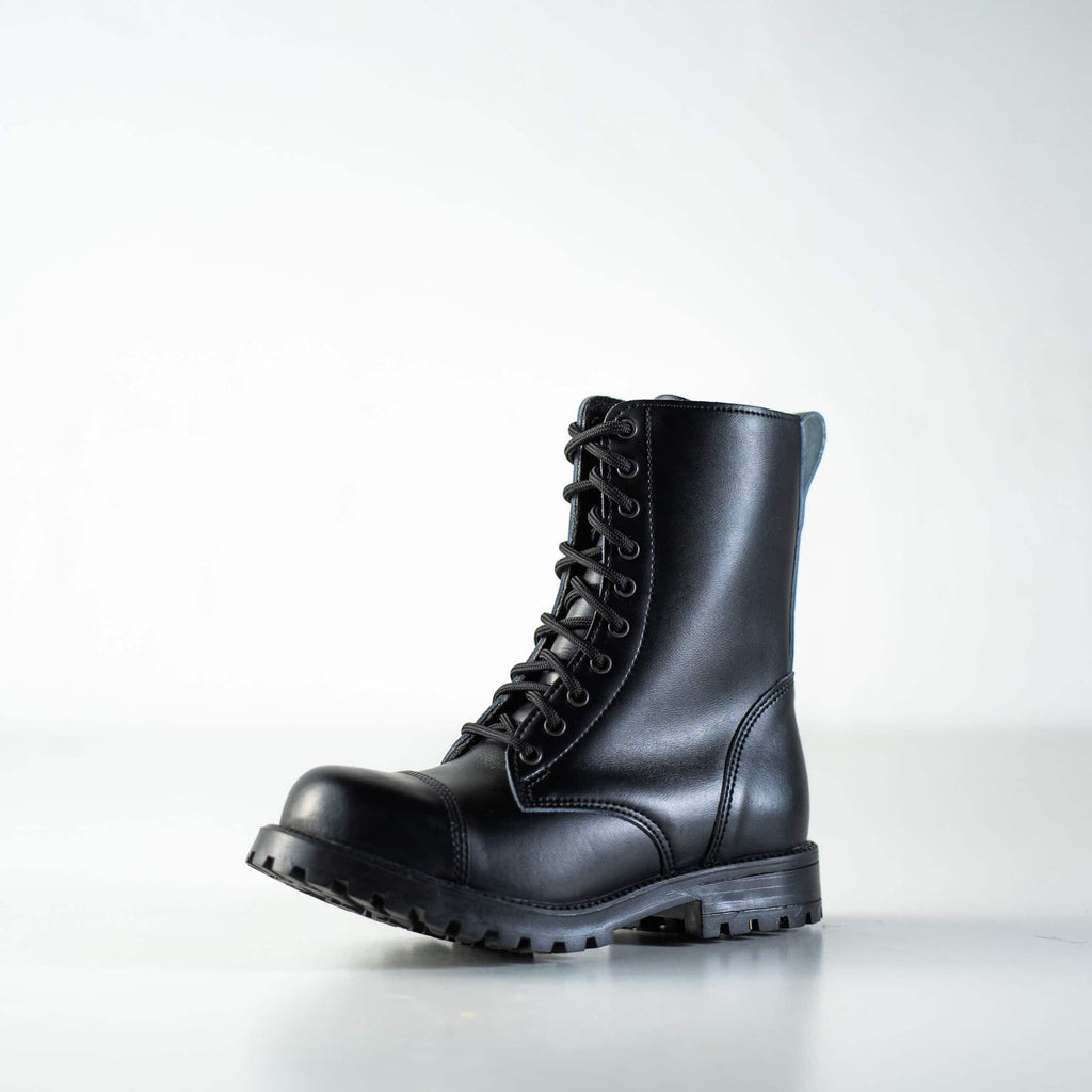 1. Unisex 511 Black boots by Samelin in studio, showcasing water-repellent leather and TR-rubber outsole