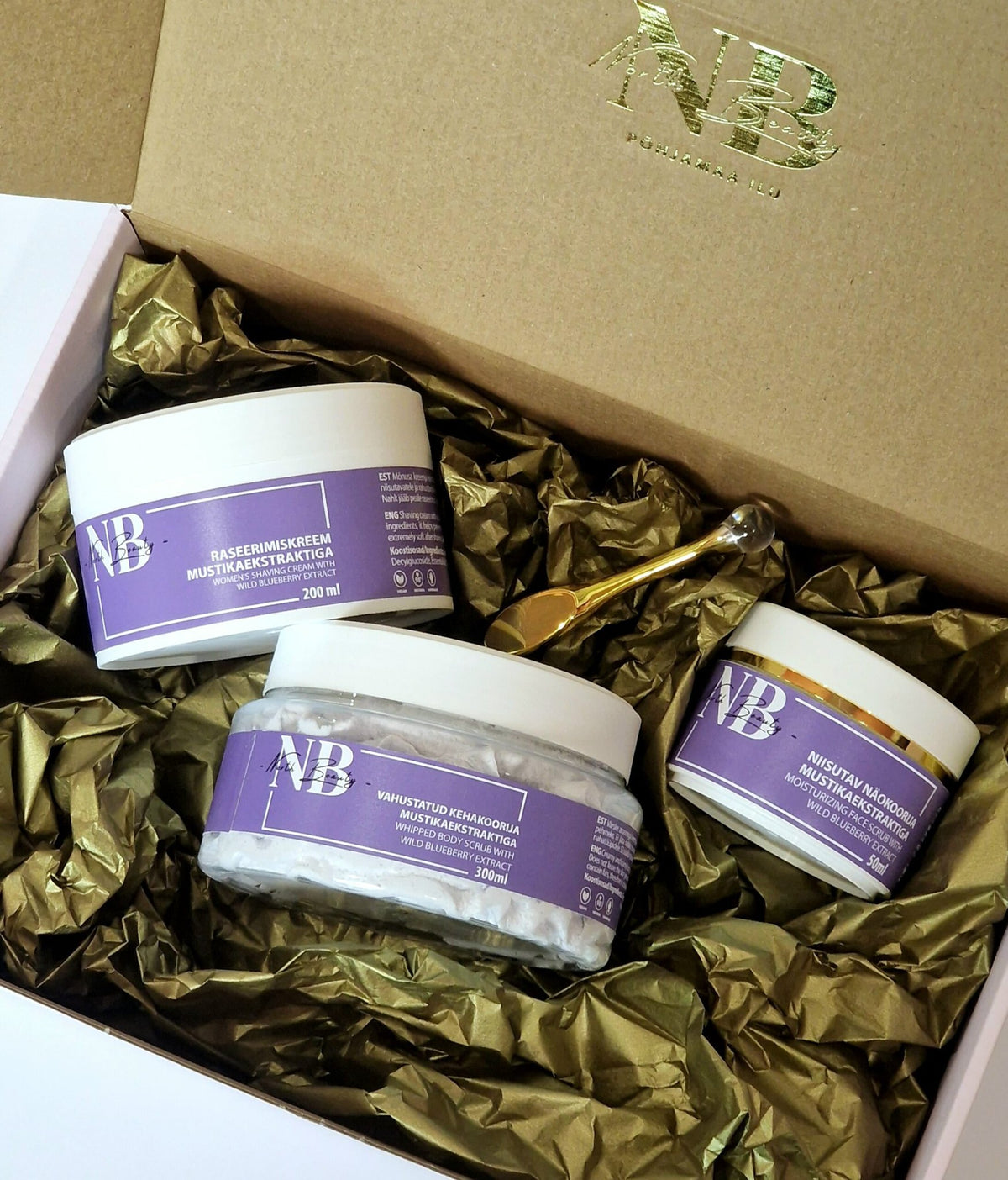 2. North Beauty Blueberry Extract Body Care Kit in gift box with body scrub, shaving cream, and facial exfoliator