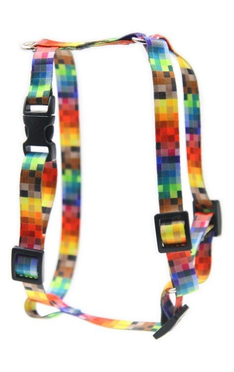 3. Detail of Matteo nylon harness with pixel pattern, highlighting plastic adjusters and nickel-plated fittings