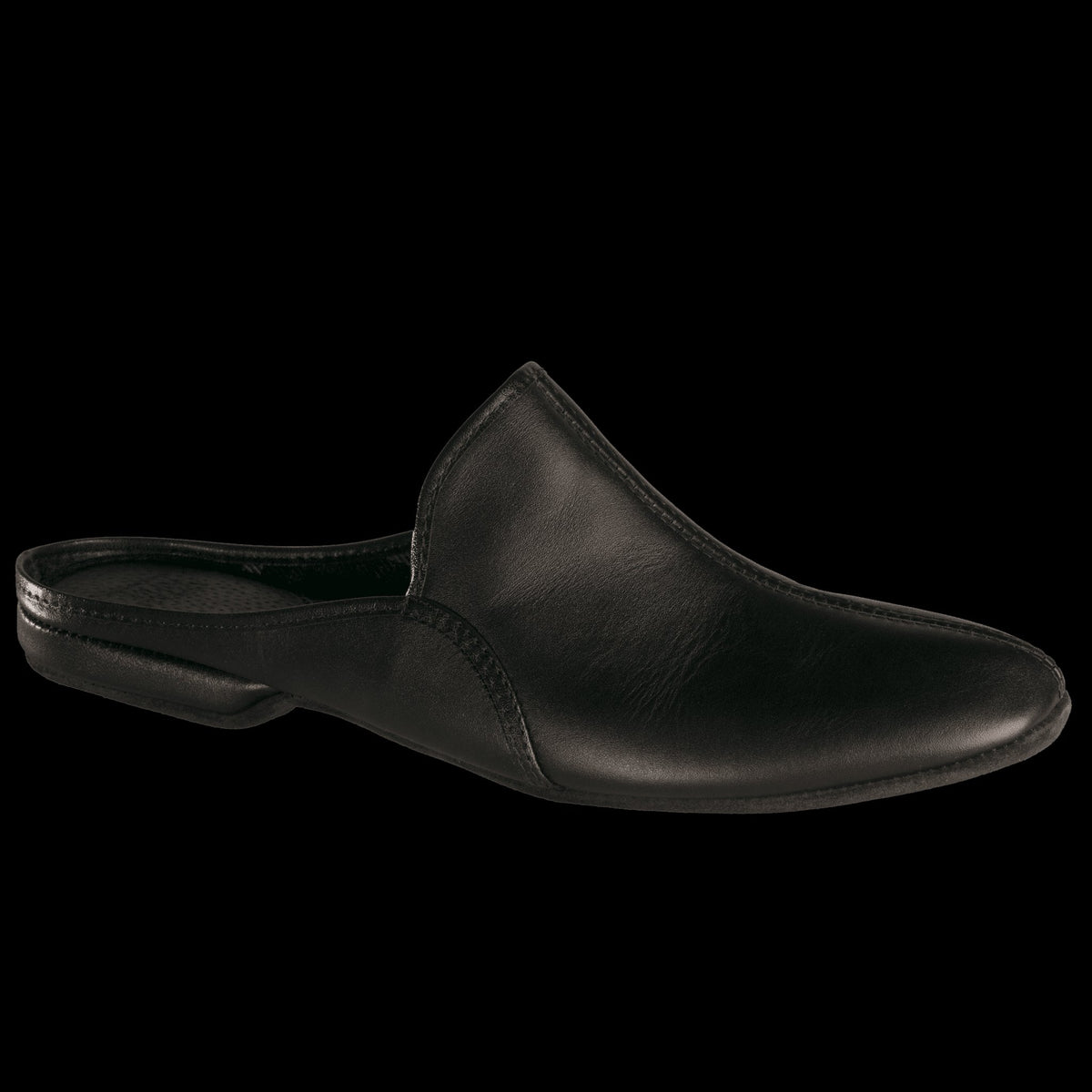 1. Studio shot of Omaking Sika leather slippers in black, showcasing slip-on design and velour leather outsole